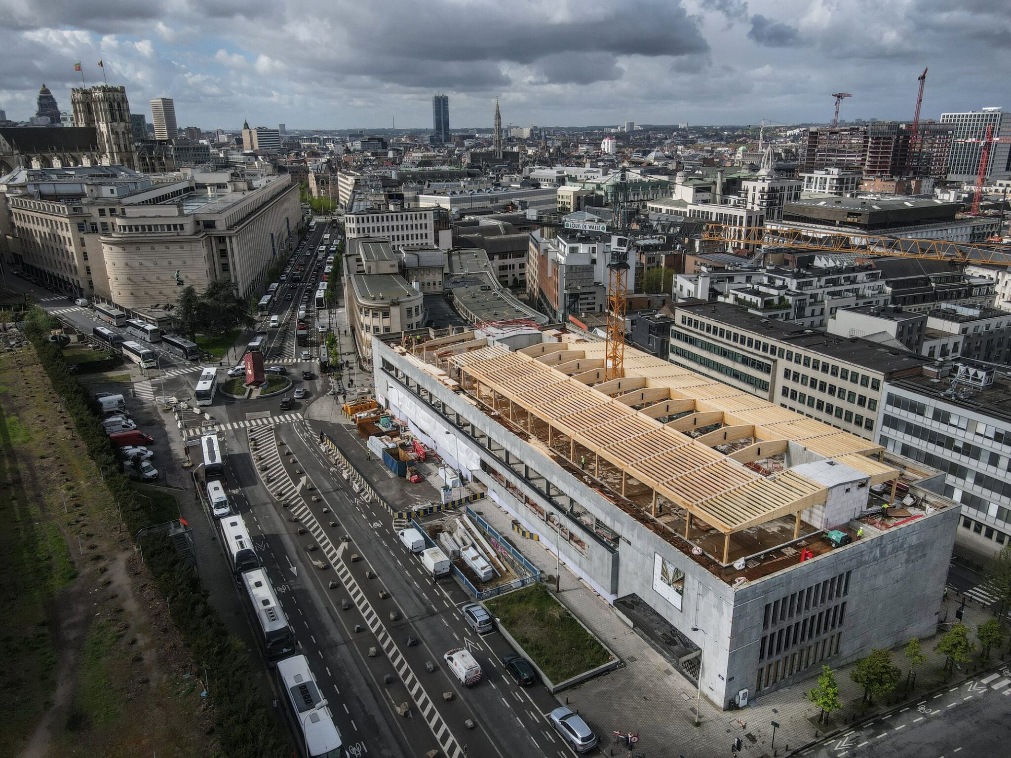 bureau_étude_ bois_timber_wood_engineering_ CLT_Cross laminated timber_GLT_Bois lamellé collé_ossature bois_lamibois_LVL_Glulam_stabilité_bureau d'étude structure_ingénieur bois_résille_treillis_panneau_circularité_bas carbone_poutre_colonne_école en structure bois_bureau en structure bois_crèche en bois_ batiment bois_RT2020_ European green deal_calcul d'assemblage bois_cadwork_étude d'exécution_calcul_pacheco_befimmo_renovation_rehausse_structurewood_louisdewaele_Brussels